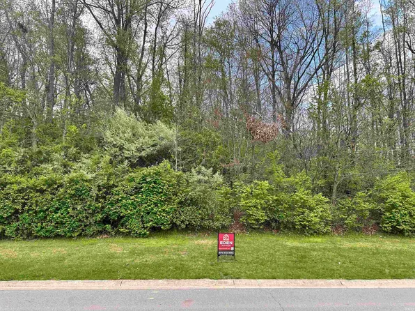 53264 Summer Breeze Dr, South Bend, IN 46637