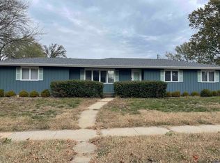 5724 SW 17th St, Topeka, KS 66604