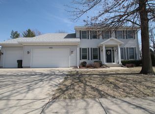 3926 Briarwood Dr, Cedar Falls, IA 50613