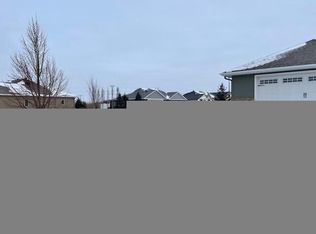 2002 Woodland Dr, Wahpeton, ND 58075