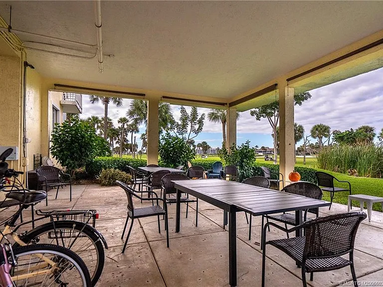 5553 NE Gulfstream Way — Photo 43