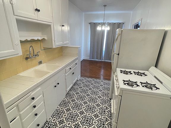 2nd image of 120 N Sweetzer Ave APT 8