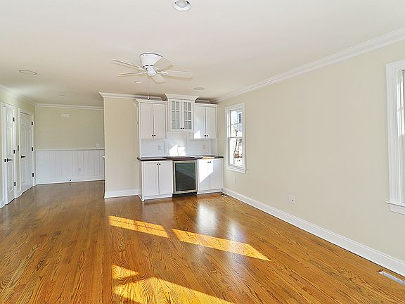 4th image of 211 Holyoke Ave