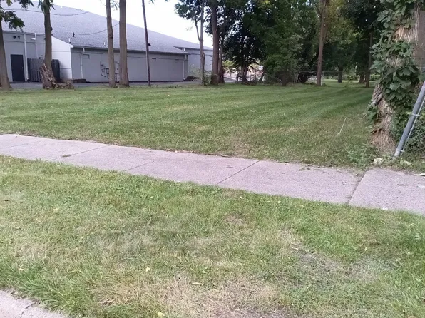 823 Carl Breeding Way, Jackson, MI 49203