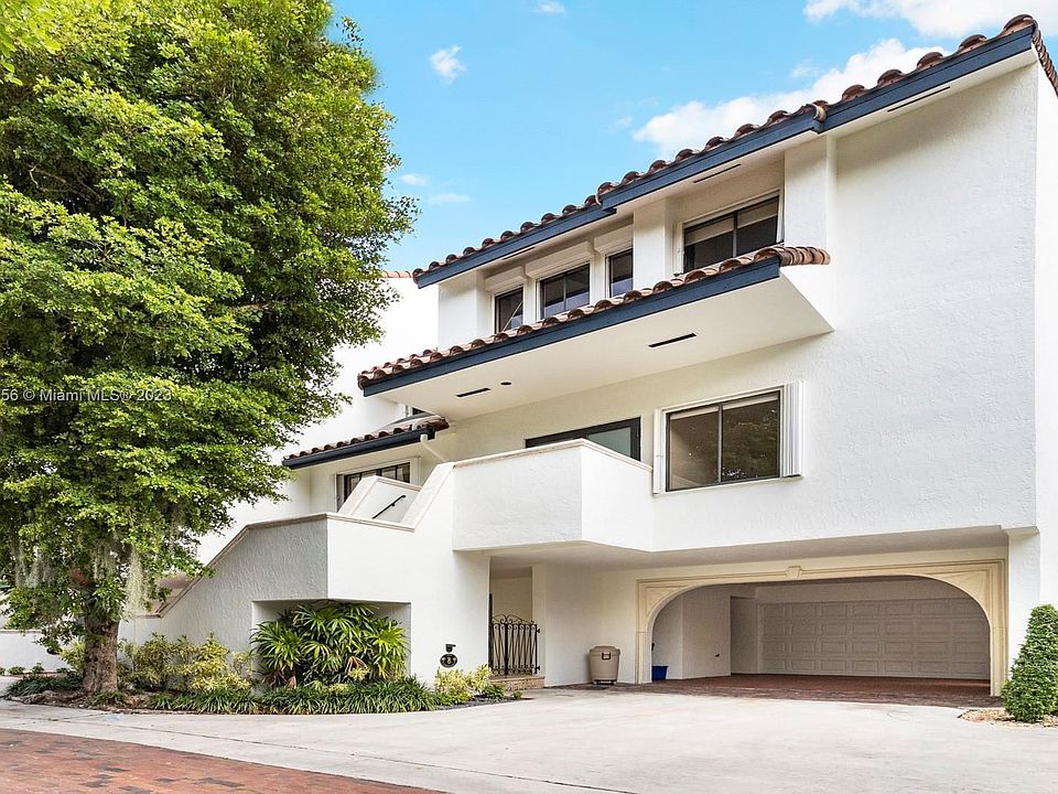 1st image of 2000 S Bayshore Dr APT 8