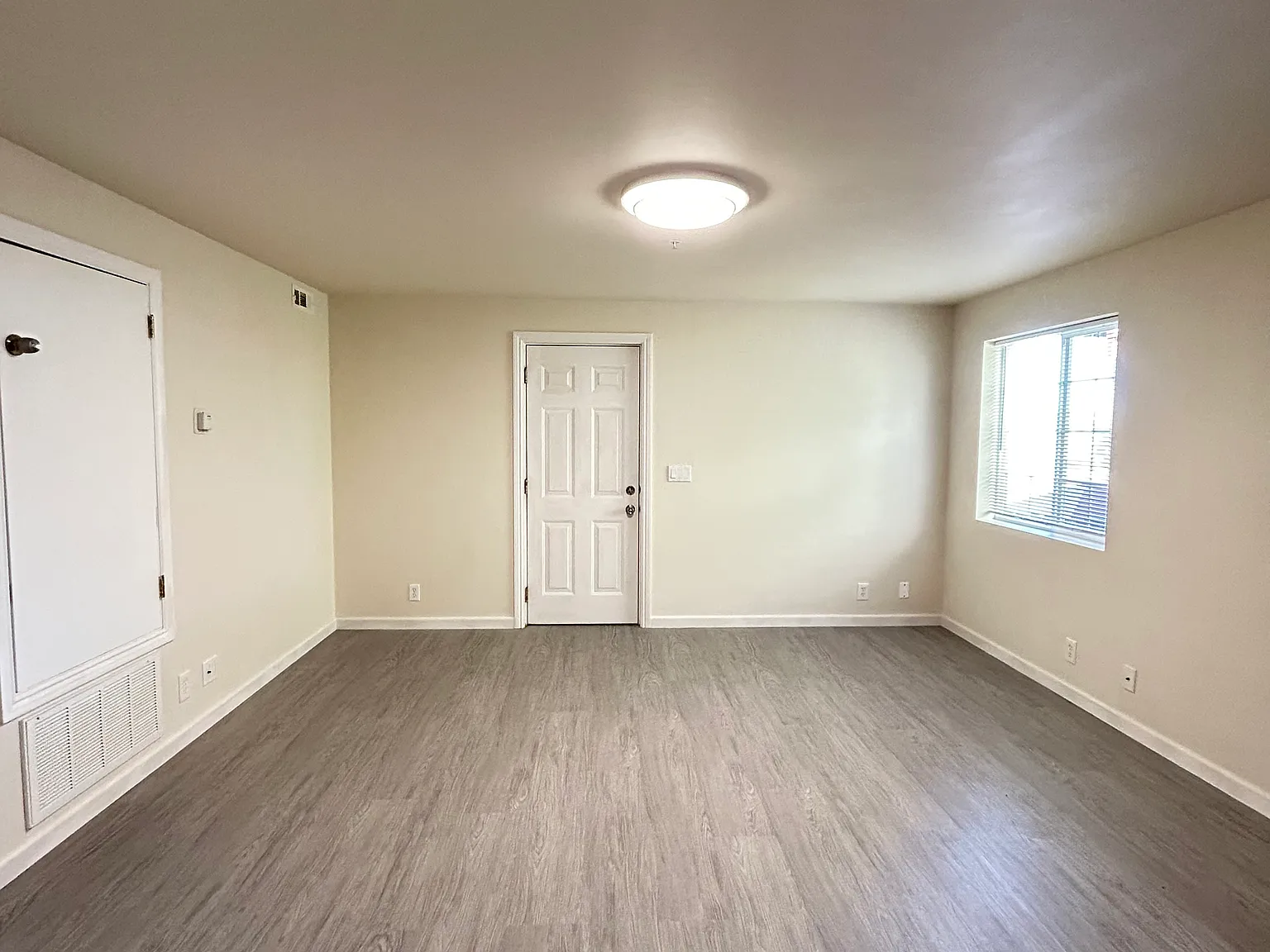 2 bed, $2,900 — Photo 2
