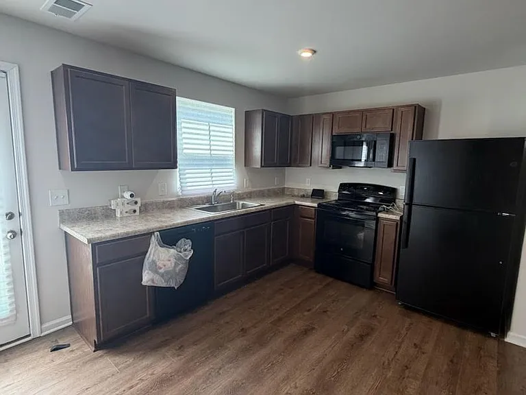 131 Highland Dr — Photo 11