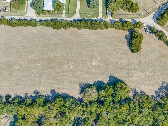 2nd image of 710 Windy Ln