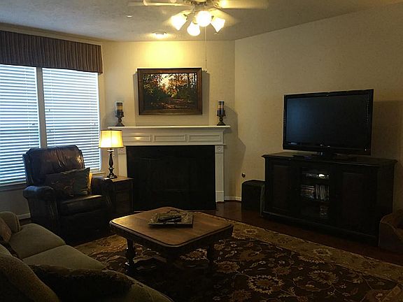 3rd image of 114 N Archwyck Cir