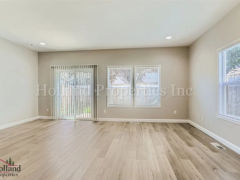 3133 NE 13th Pl — Photo 6