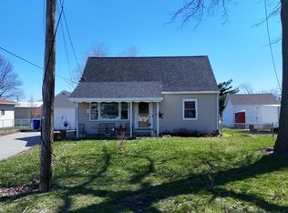 4900 Ozark St NE, Cedar Rapids, IA 52402