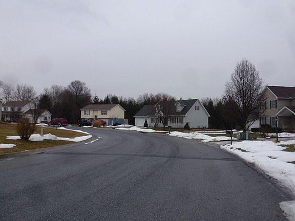 4th image of 19 Glenwood Dr