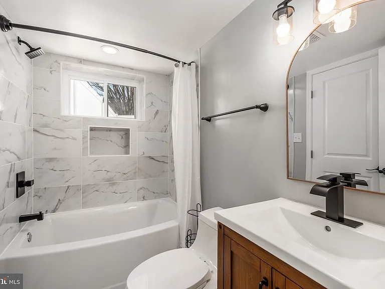 1319 C St NE #B — Photo 20