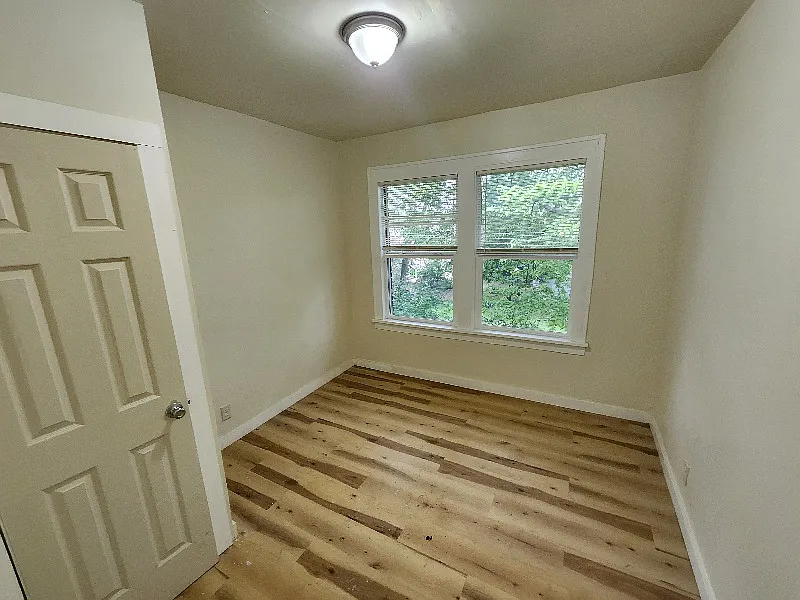 2 bed, 4248 sqft, $925 — Photo 4