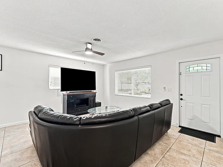 2908 NW 48th St — Photo 4