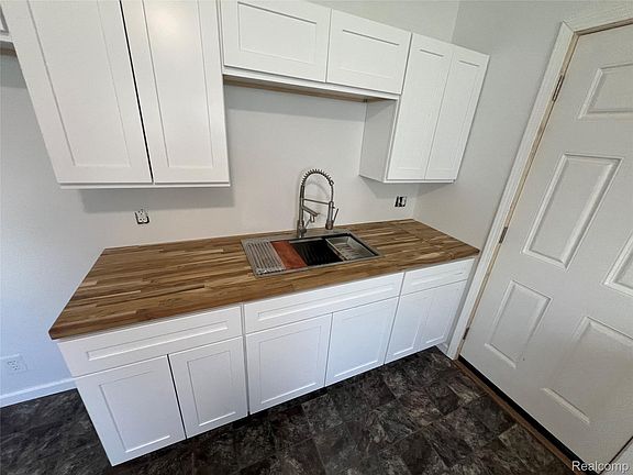 5th image of 6094 Penwood Rd