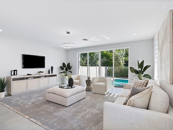 3rd image of 636 NE 8th Avenue #636