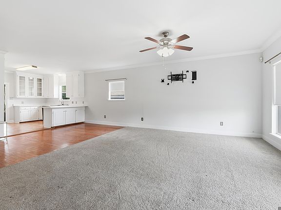 3rd image of 1305 E Tiffani St