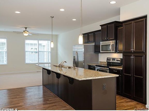 4th image of 3909 Liesfeld Place 17a Gln