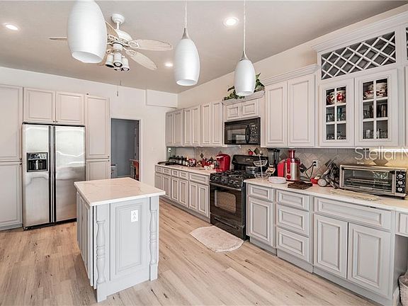 3rd image of 9406 Hawksmoor Ln