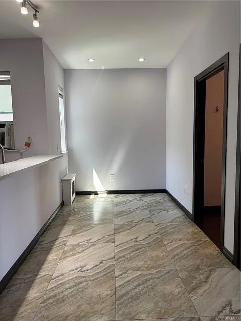 2 bed, 1.0 bath, 800 sqft, $3,000 — Photo 4