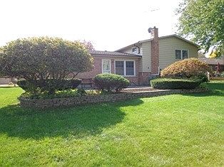2nd image of 410 W Burr Oak Dr