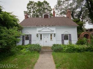 1608 S Shore Dr, Holland, MI
