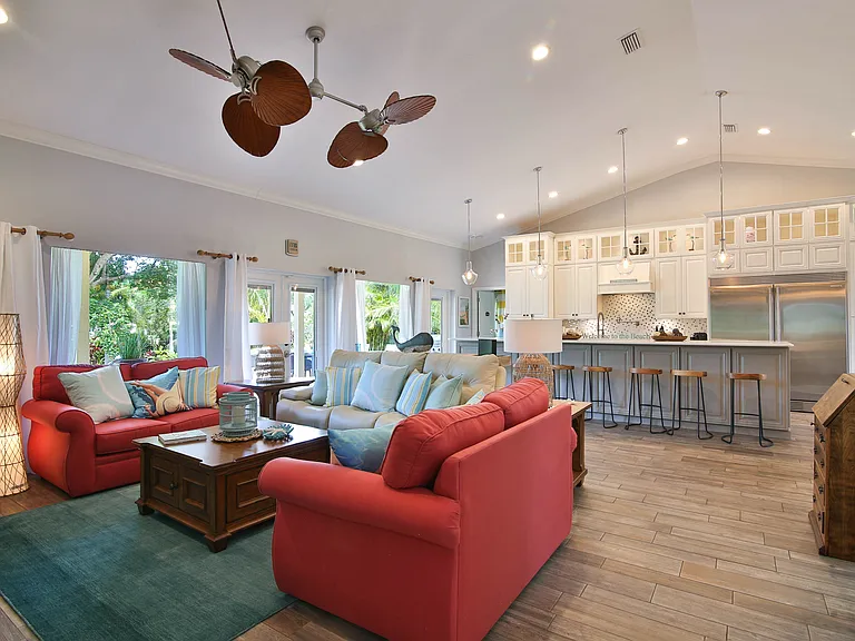 1102 Mallorca Dr — Photo 14