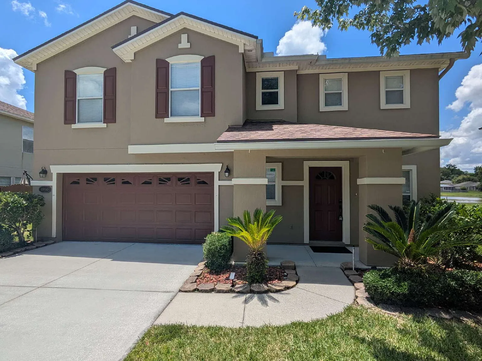 3 bed, 2.5 bath, 2195 sqft, $2,095 — Photo 1