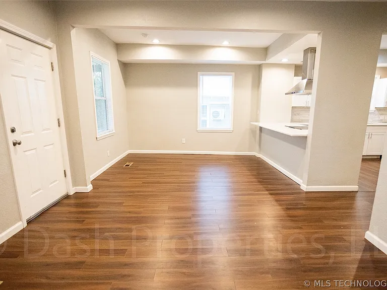 821 S Quaker Ave — Photo 12
