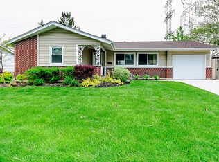 999 Maple Ln, Elk Grove Village, IL 60007