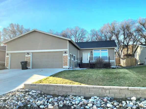 1325 E Pheasant Ridge Dr, Watford City, ND 58854