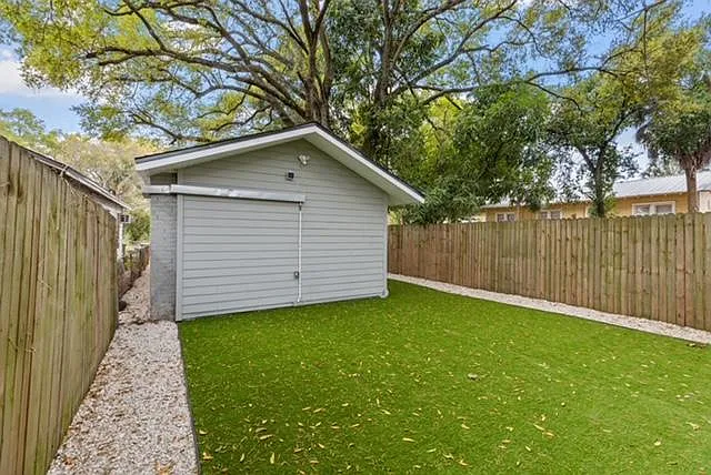 2410 E Columbus Dr — Photo 7
