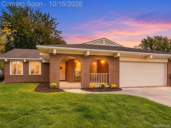 4136 Ironside Dr, Waterford, MI 48329