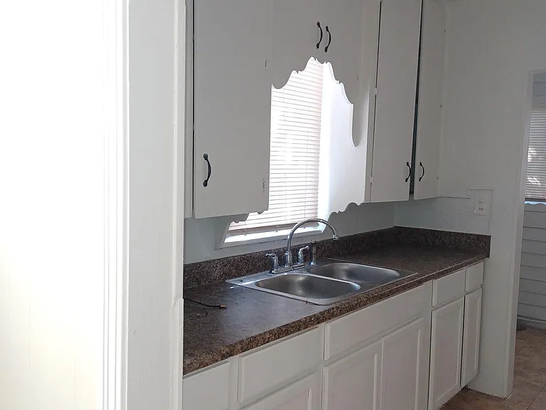 1028 SW 31st St — Photo 5