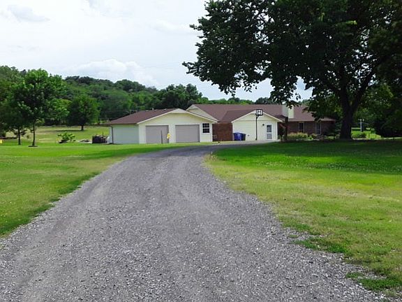 4th image of 1550 Sumac Rd