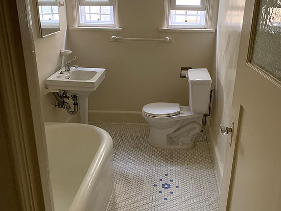 4th image of 448 N Sierra Bonita Ave #4