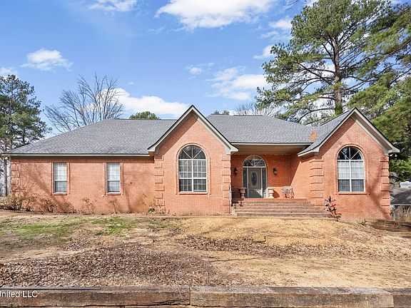 2nd image of 124 Gwen Rd