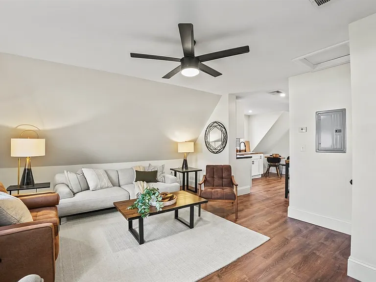 1142 Washington St #2 — Photo 4