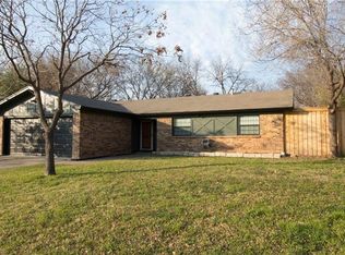 6829 John Dr, Richland Hills, TX 76118