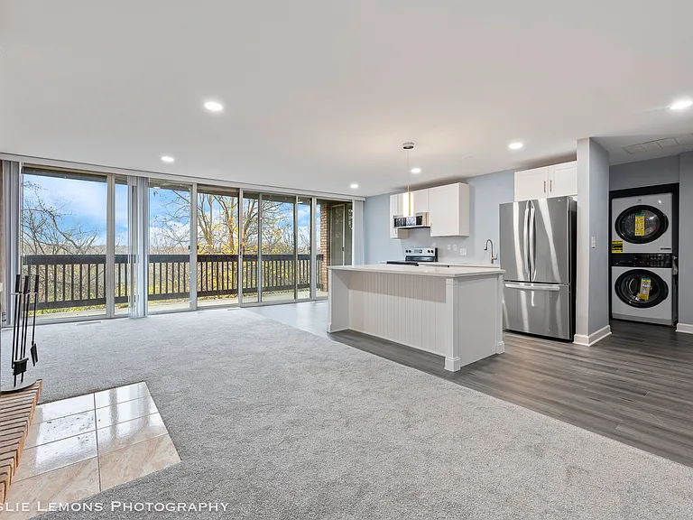 5600 Hillcrest Ln #2M — Photo 1