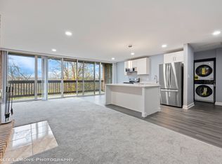 5600 Hillcrest Ln APT 2M, Lisle, IL 60532