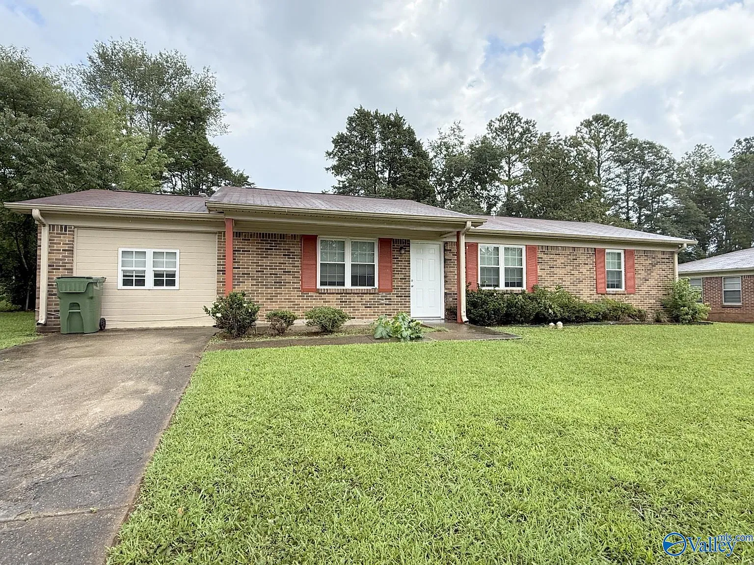 4 bed, 1.5 bath, 1342 sqft, $1,395 — Photo 2