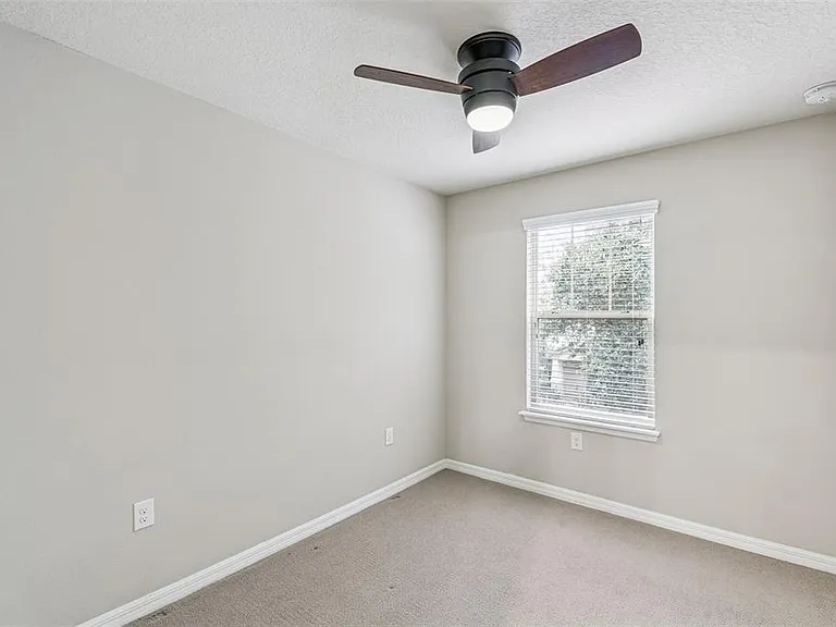 7260 Duxbury Ln — Photo 11