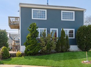2422 Hempstead Ln, Wantagh, NY 11793