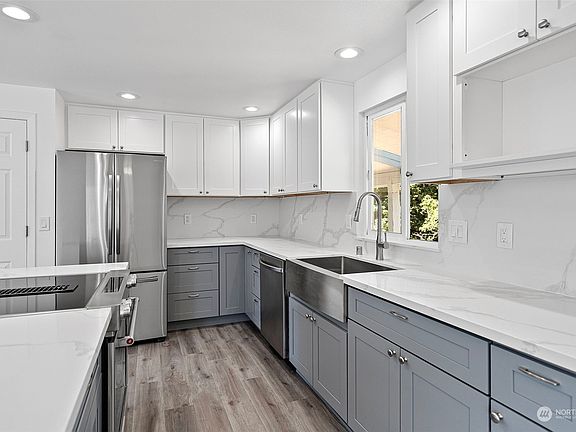 4th image of 2304 26th Street SE