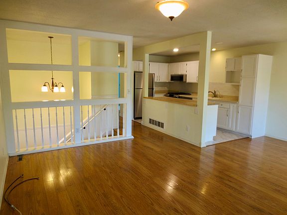 3rd image of 7607 Zinnia Way