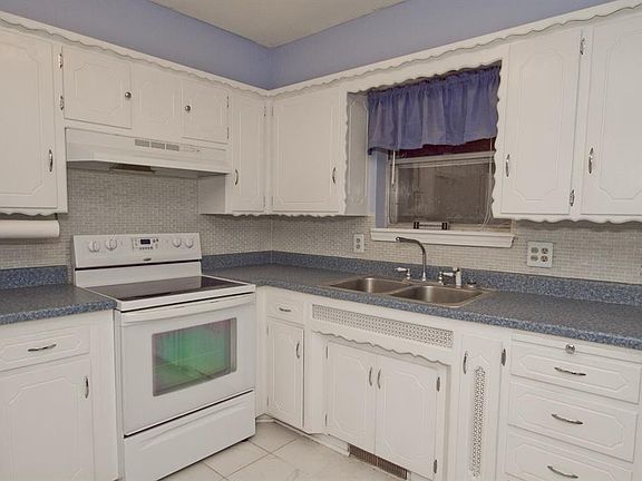 5th image of 7712 NW 6th St