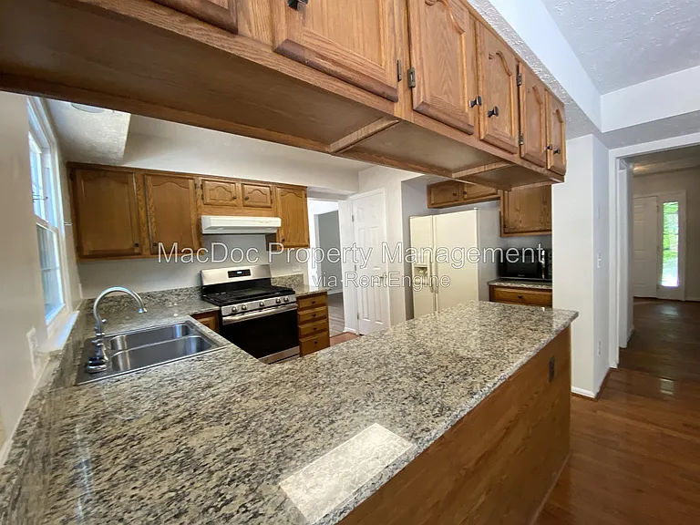 11304 Springfield Dr — Photo 23