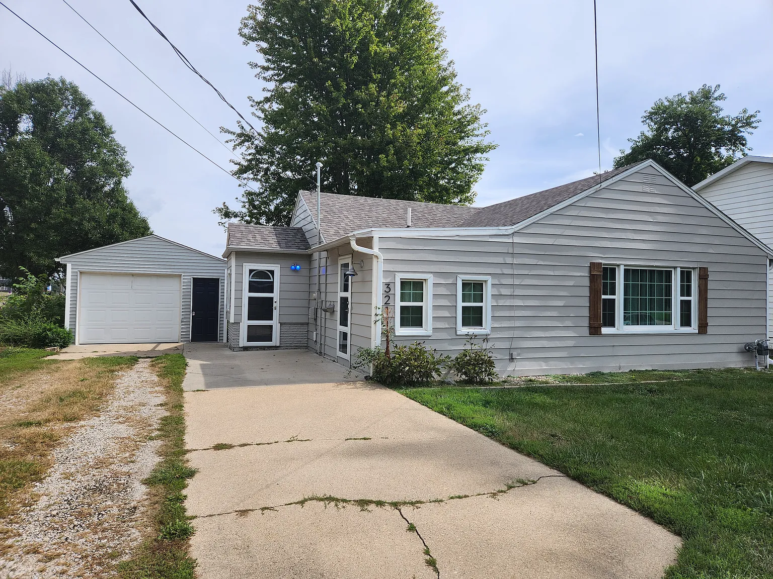 3 bed, 1000 sqft, $1,650 — Photo 2
